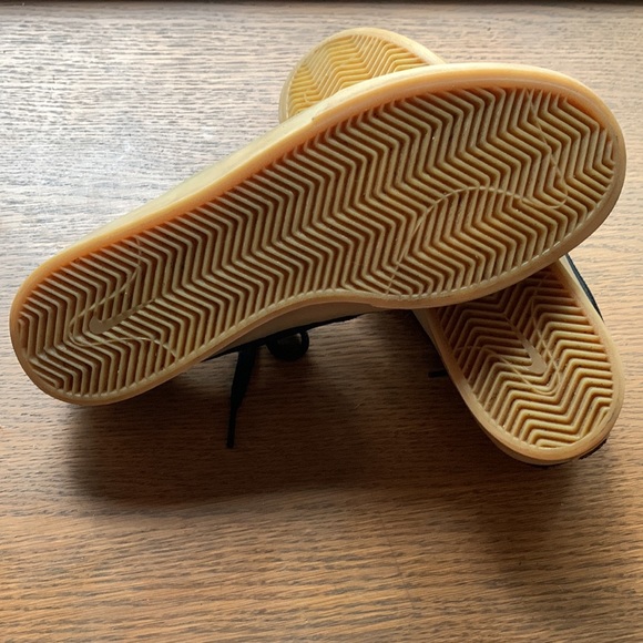 NIKE -  SB Shane Black & Gum Skate Shoes Unisex - Picture 10 of 12